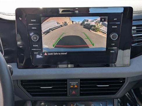 Used 2025 Volkswagen Jetta SE FWD image 18