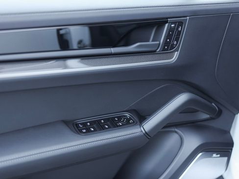 New 2025 Porsche Cayenne Turbo image 29