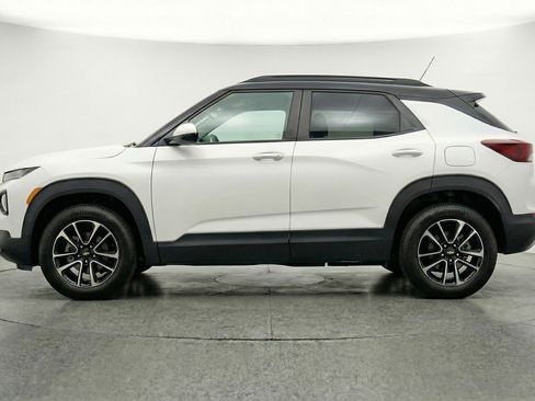 Used 2025 Chevrolet TrailBlazer LT FWD image 5