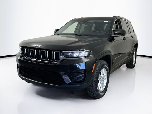Used 2023 Jeep Grand Cherokee Laredo AWD/4WD image 1
