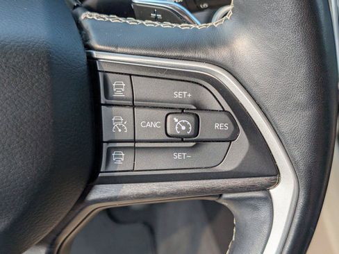 Used 2021 Jeep Grand Cherokee L Limited AWD/4WD image 29