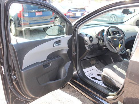 Used 2013 Chevrolet Sonic LT image 9