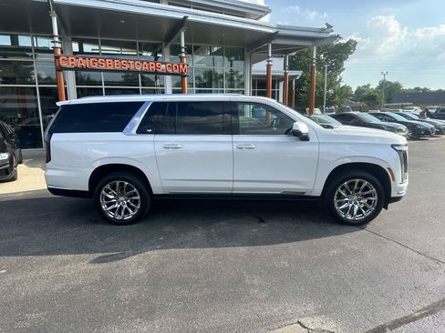 Used 2025 Cadillac Escalade ESV Premium Luxury w/ LPO, Radiant Package AWD/4WD image 3