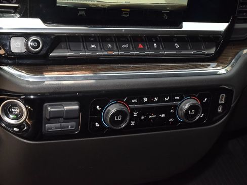 Used 2023 Chevrolet Silverado 1500 LT AWD/4WD image 27