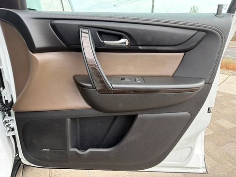 Used 2016 GMC Acadia SLT AWD/4WD image 25