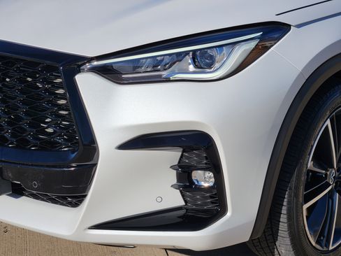 Used 2024 INFINITI QX50 Sport image 6