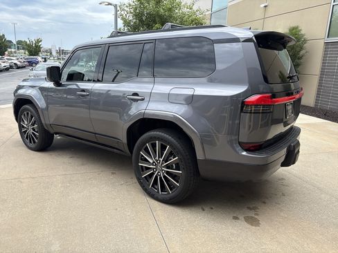Used 2026 Lexus GX 550 w/ Accessory Package (2T) AWD/4WD image 8