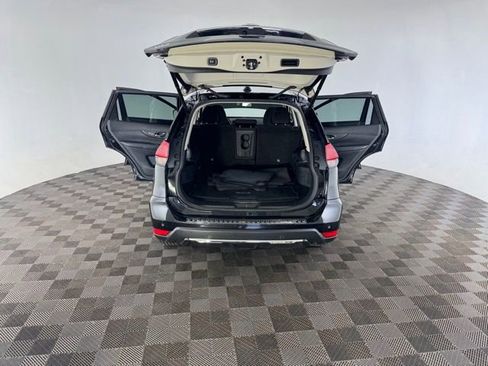 Used 2019 Nissan Rogue SV FWD image 17