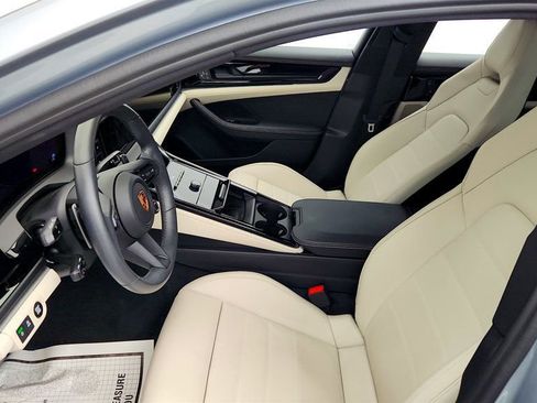 Used 2024 Porsche Panamera RWD image 21