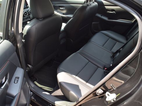 Used 2025 Nissan Sentra SR w/ SR Premium Package FWD image 6