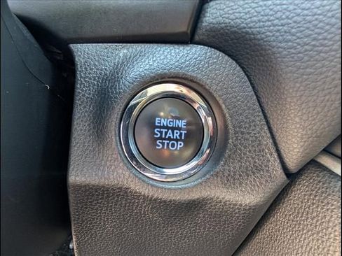 Used 2022 Toyota RAV4 XLE FWD image 11
