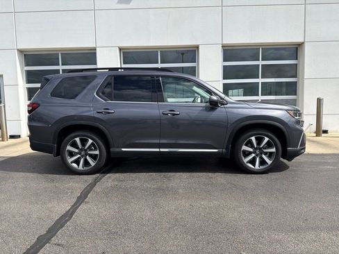 Used 2025 Honda Pilot Elite image 3