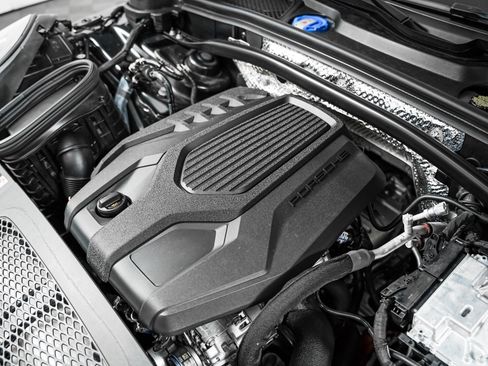 Certified 2026 Porsche Macan AWD/4WD image 13