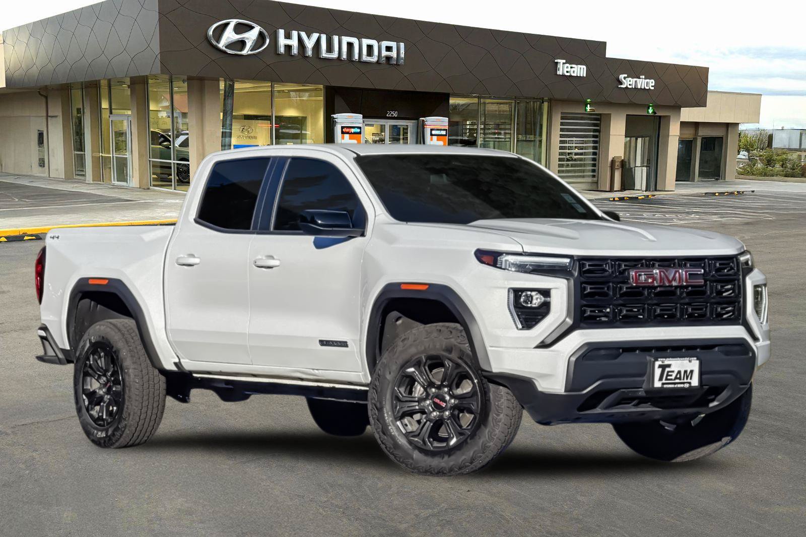 Used 2025 GMC Canyon Elevation AWD/4WD image 2