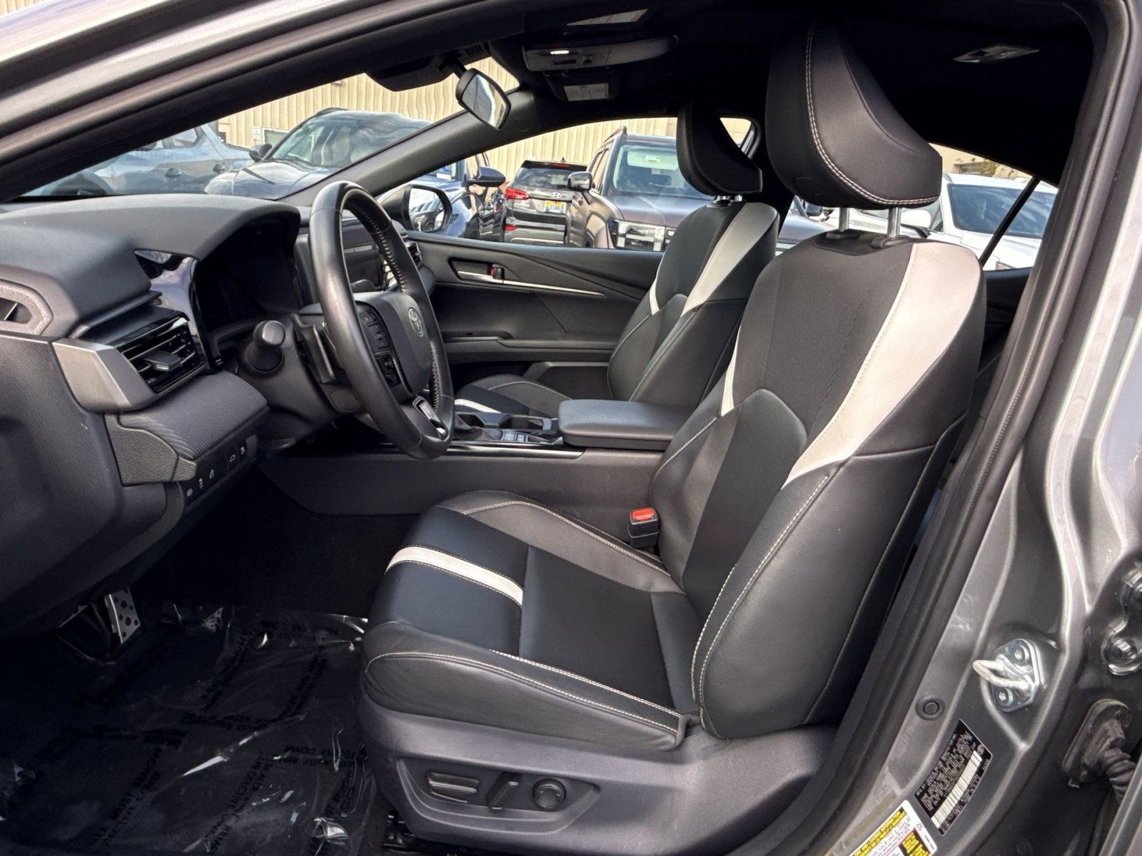 Used 2025 Toyota Camry SE FWD image 13