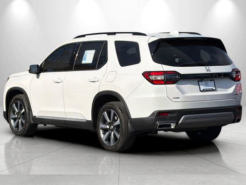 Used 2025 Honda Pilot Touring image 6