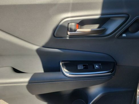 Used 2024 Toyota Crown Limited image 9