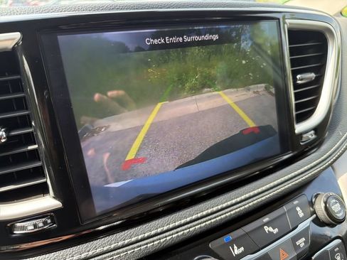 Used 2023 Chrysler Pacifica Touring-L FWD image 24