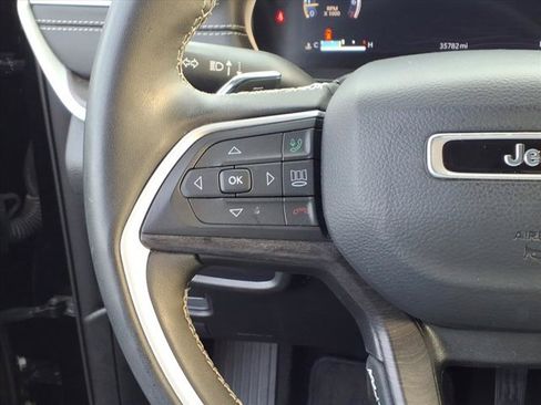 Used 2023 Jeep Grand Cherokee Limited w/ Black Appearance Package image 17