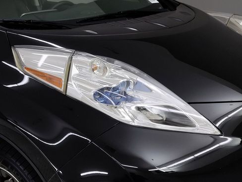 Used 2015 Nissan Leaf SL w/ Premium Package image 3