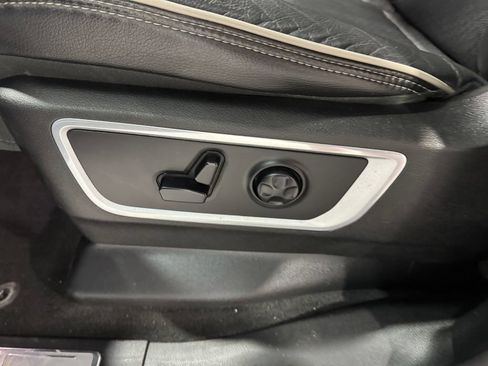 Used 2020 RAM 1500 Laramie AWD/4WD image 17