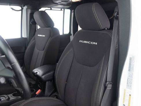 Used 2015 Jeep Wrangler Unlimited Rubicon w/ Connectivity Group AWD/4WD image 29