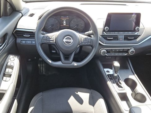 Used 2025 Nissan Altima 2.5 S image 6
