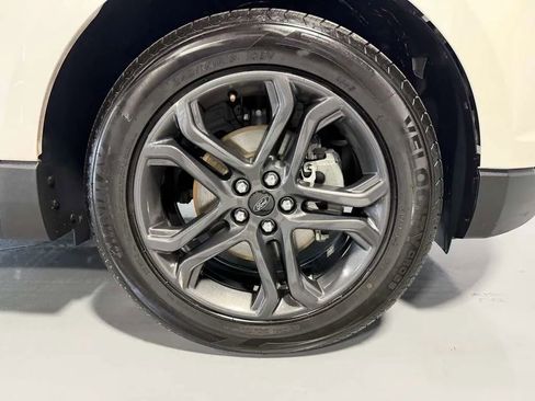 Used 2018 Ford Edge SEL w/ Equipment Group 201A FWD image 9