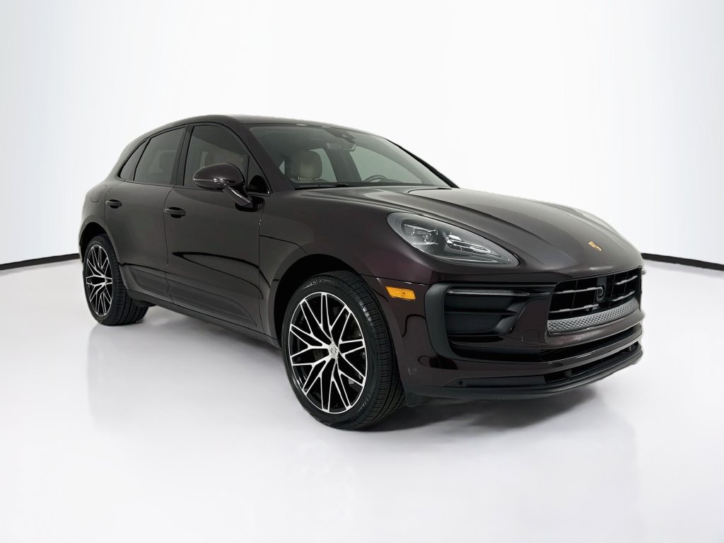 Certified 2025 Porsche Macan AWD/4WD image 7
