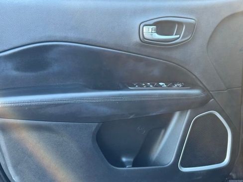 Used 2020 Jeep Compass Latitude image 16