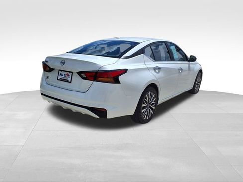 Used 2025 Nissan Altima 2.5 SV FWD image 8