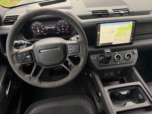 Used 2023 Land Rover Defender 110 image 59