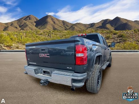 Used 2018 GMC Sierra 2500 SLE w/ HD SLE Preferred Plus Package AWD/4WD image 4