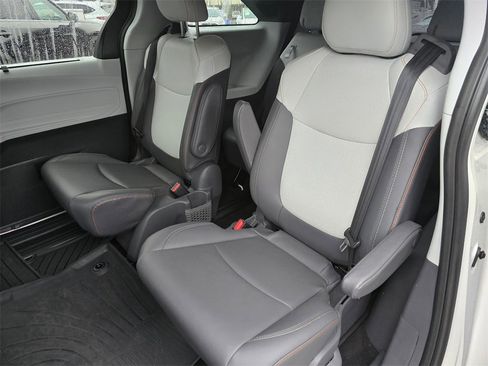 Used 2021 Toyota Sienna XSE w/ XSE Plus Package image 19