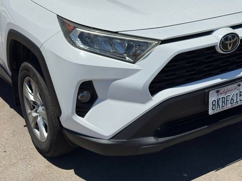 Used 2019 Toyota RAV4 XLE FWD image 2