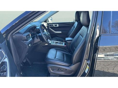 Certified 2022 Ford Explorer XLT w/ Equipment Group 202A image 11