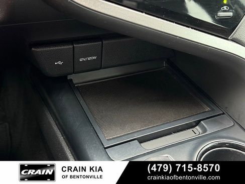Used 2020 Toyota Camry SE FWD image 18