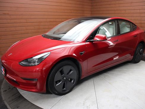 Used 2023 Tesla Model 3 Standard Range image 13