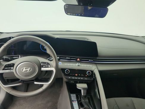 Used 2025 Hyundai Elantra SEL FWD image 22