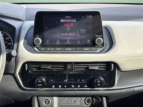 Used 2023 Nissan Rogue SV image 23