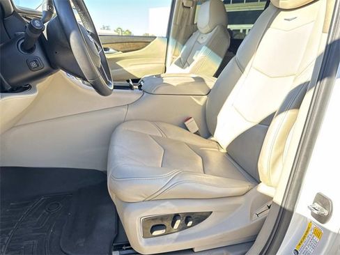 Used 2018 Cadillac Escalade ESV Premium Luxury image 19
