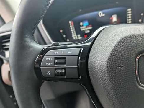 Used 2025 Honda Pilot Elite image 17