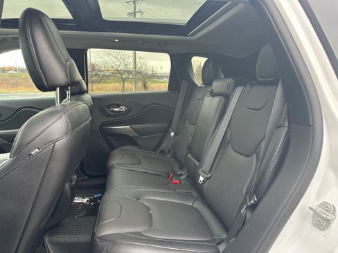 Used 2021 Jeep Cherokee Limited w/ Elite Package image 7