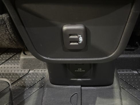 Used 2022 Chevrolet Equinox RS w/ Infotainment Package image 13