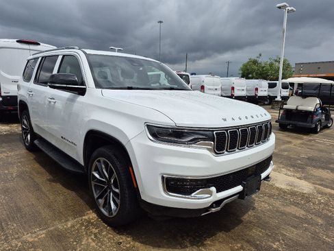 Used 2024 Jeep Wagoneer Series II w/ Premium Group I AWD/4WD image 2
