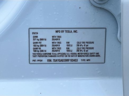 Used 2024 Tesla Model Y Long Range AWD/4WD image 31