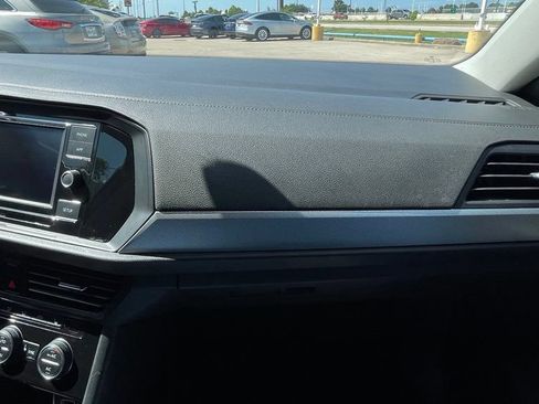 Used 2019 Volkswagen Jetta SE w/ Cold Weather Package FWD image 26