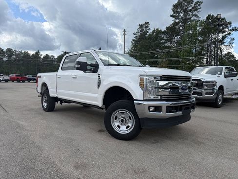 Used 2019 Ford F250 Lariat w/ Lariat Value Package AWD/4WD image 3