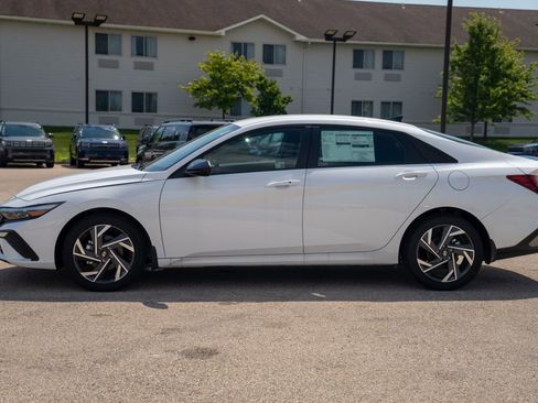 New 2025 Hyundai Elantra Sport image 4