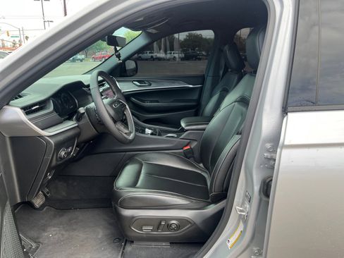 Used 2025 Jeep Grand Cherokee Limited w/ Trailer Tow Package RWD image 14